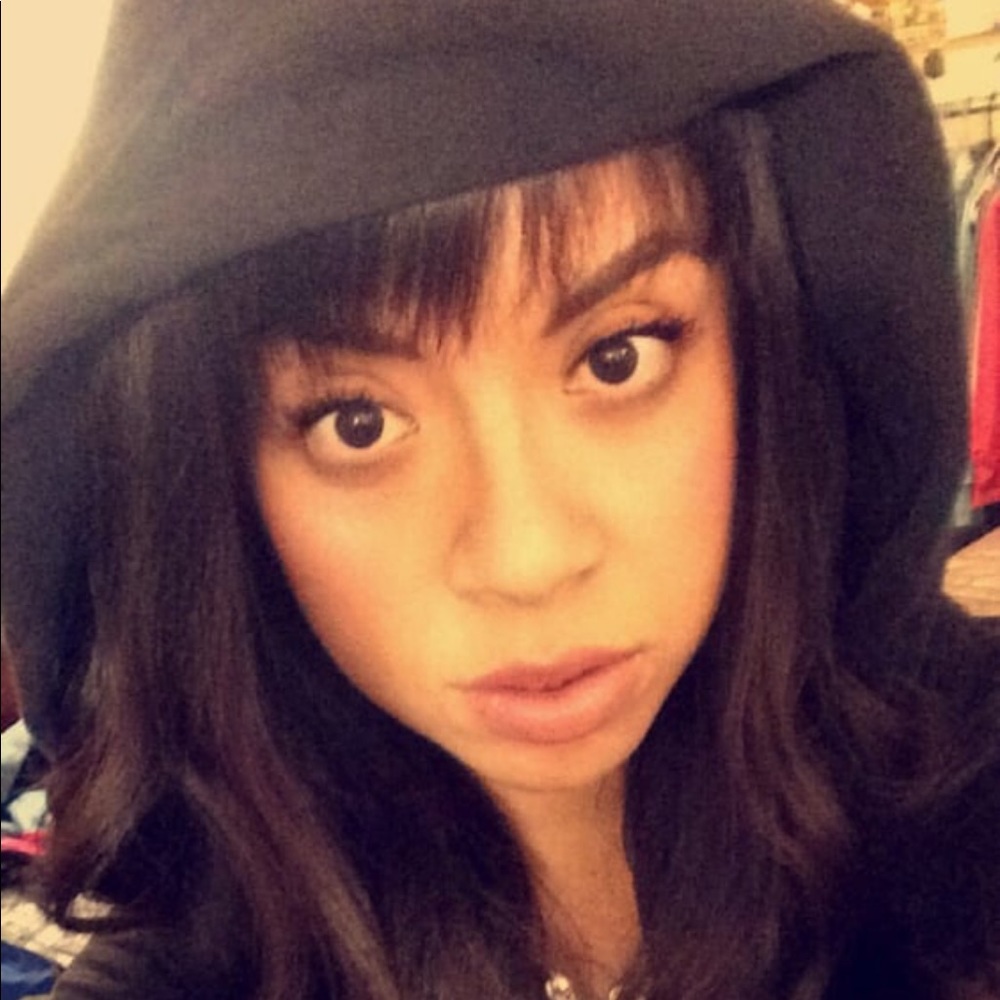 Meet your Posher, Anayeli